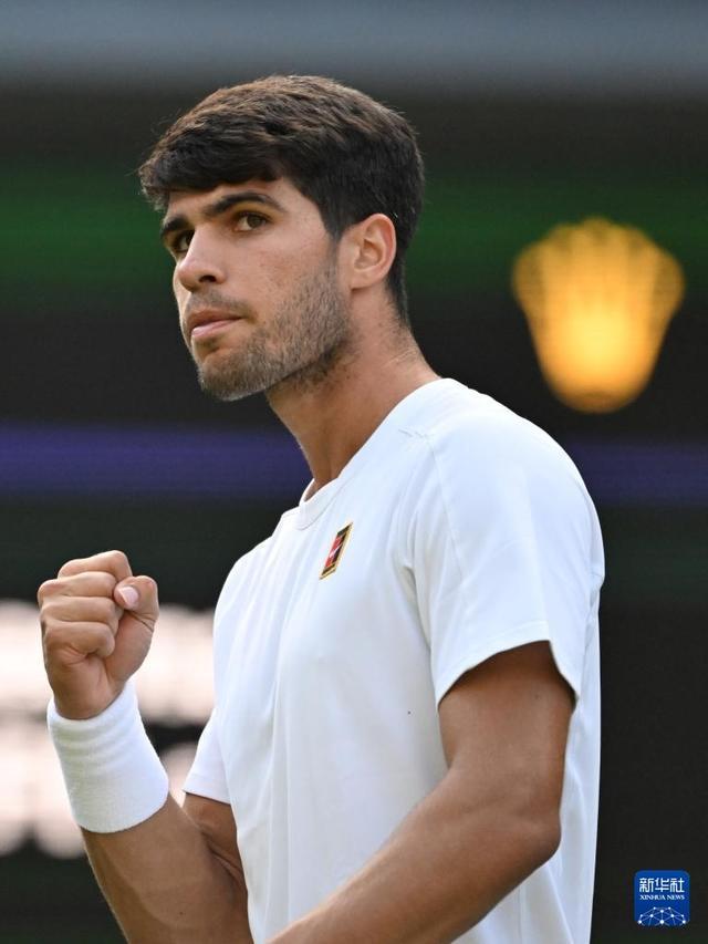 托举品牌的 托举品牌的